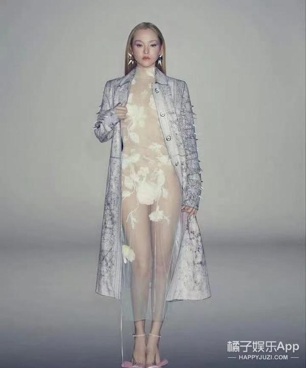 还记得“Y2K鼻祖”戴文青木吗?她带女儿拍杂志啦