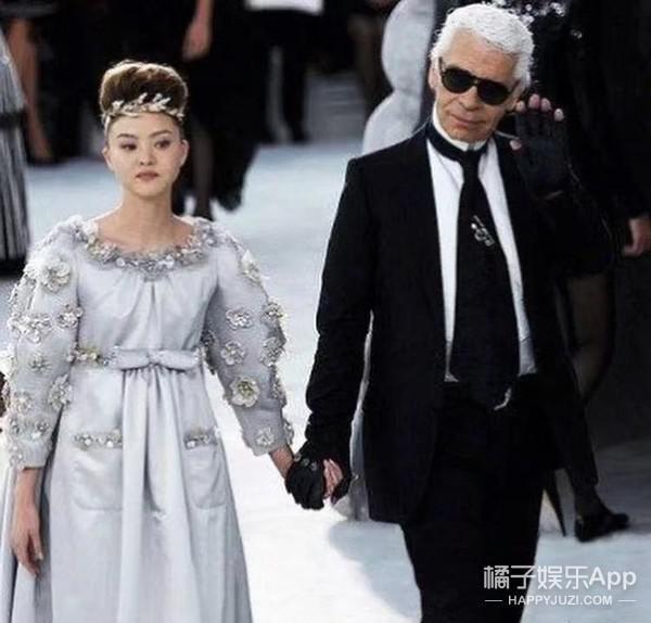 还记得“Y2K鼻祖”戴文青木吗?她带女儿拍杂志啦