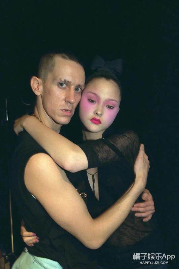 还记得“Y2K鼻祖”戴文青木吗?她带女儿拍杂志啦