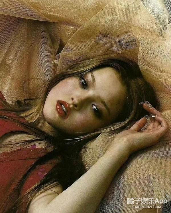 还记得“Y2K鼻祖”戴文青木吗?她带女儿拍杂志啦