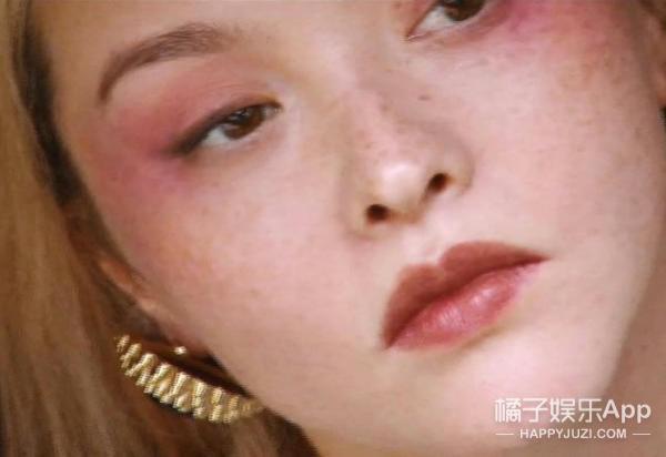 还记得“Y2K鼻祖”戴文青木吗?她带女儿拍杂志啦