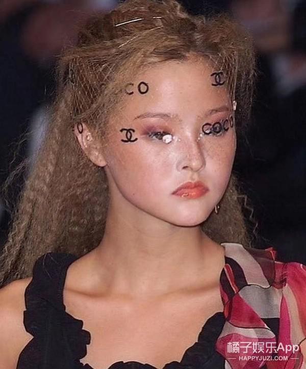 还记得“Y2K鼻祖”戴文青木吗?她带女儿拍杂志啦