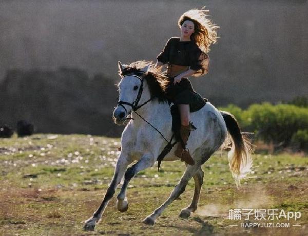 还记得“Y2K鼻祖”戴文青木吗?她带女儿拍杂志啦