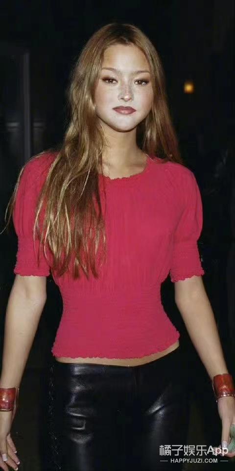 还记得“Y2K鼻祖”戴文青木吗?她带女儿拍杂志啦