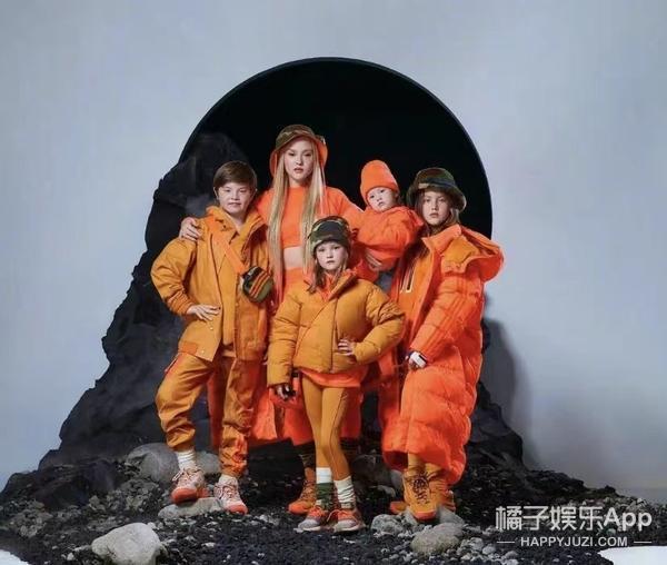还记得“Y2K鼻祖”戴文青木吗?她带女儿拍杂志啦