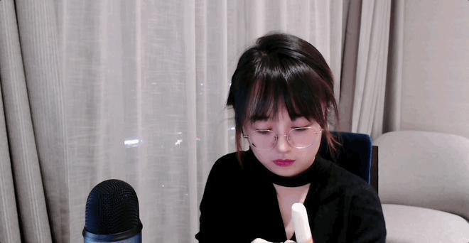 虎扑女神大赛办到第八年，网友选择把战鹰推上神坛。