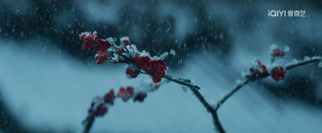 满屏露肉，胸器逼人！ 郭式审美，屎上雕花