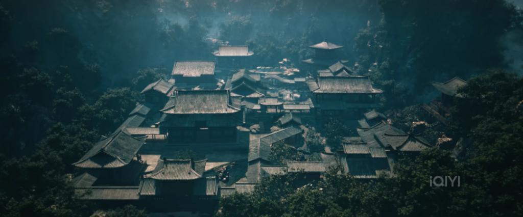 满屏露肉，胸器逼人！ 郭式审美，屎上雕花