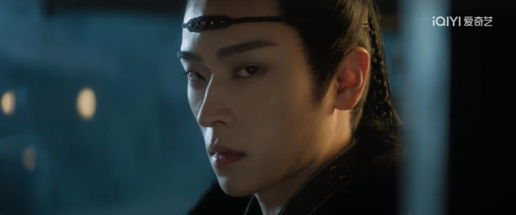 满屏露肉，胸器逼人！ 郭式审美，屎上雕花