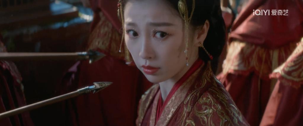 满屏露肉，胸器逼人！ 郭式审美，屎上雕花