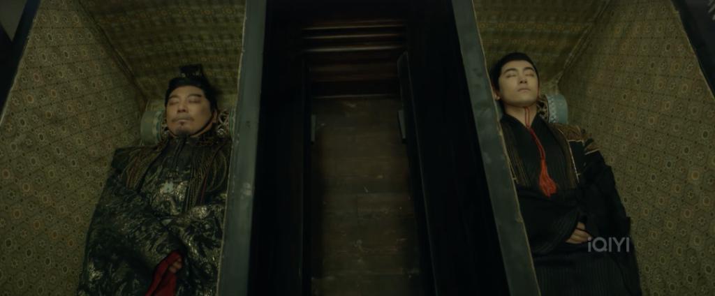 满屏露肉，胸器逼人！ 郭式审美，屎上雕花