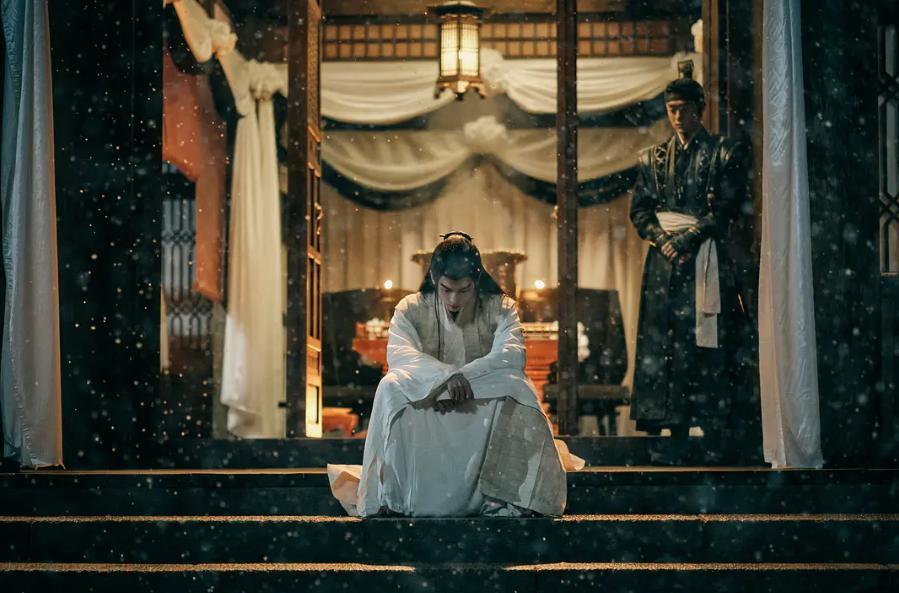 满屏露肉，胸器逼人！ 郭式审美，屎上雕花