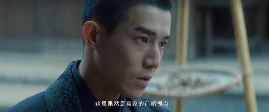 满屏露肉，胸器逼人！ 郭式审美，屎上雕花