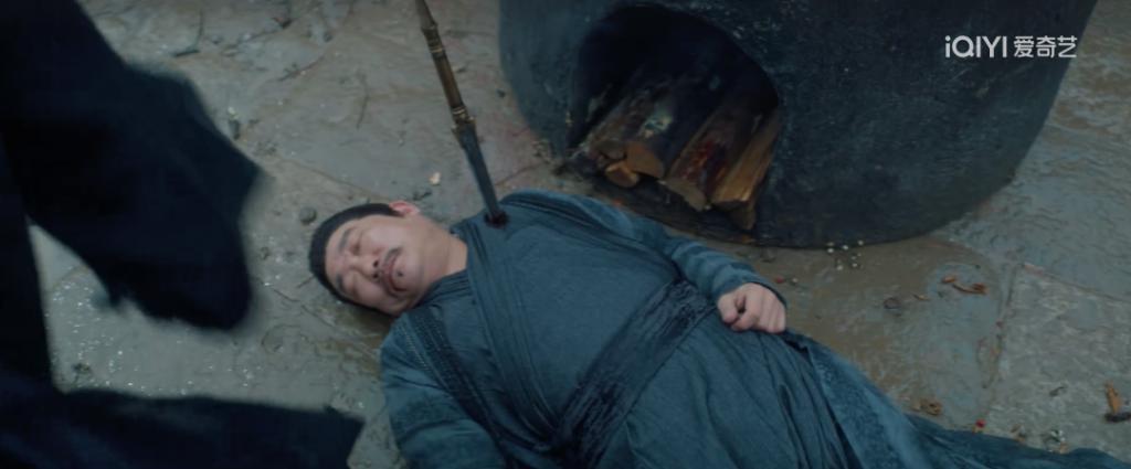 满屏露肉，胸器逼人！ 郭式审美，屎上雕花