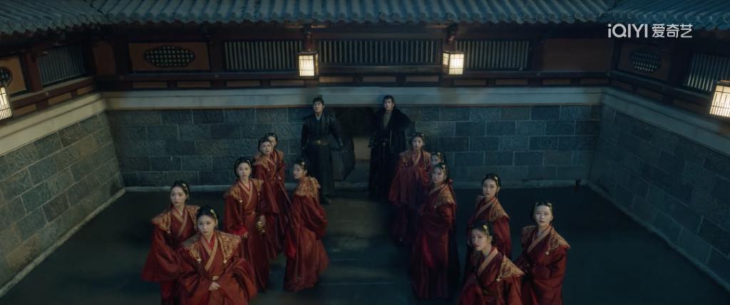 满屏露肉，胸器逼人！ 郭式审美，屎上雕花