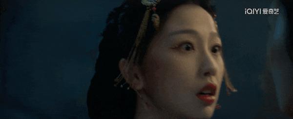 满屏露肉，胸器逼人！ 郭式审美，屎上雕花