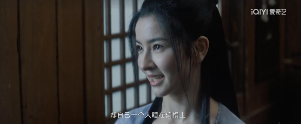 满屏露肉，胸器逼人！ 郭式审美，屎上雕花