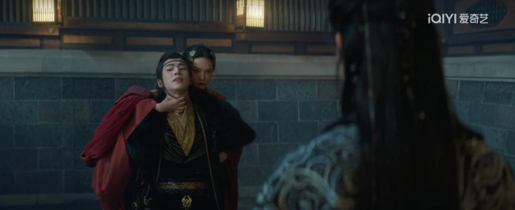 满屏露肉，胸器逼人！ 郭式审美，屎上雕花