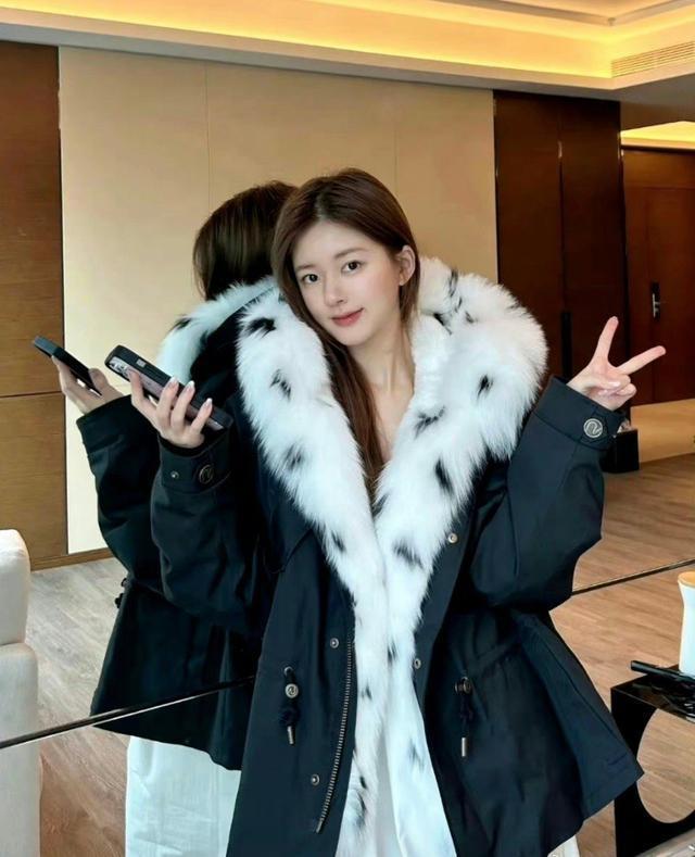 赵露思被P认不出？品牌方向赵露思道歉：我们的疏忽