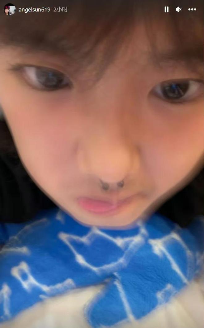 贾静雯回应梧桐妹戴鼻环：有交谈，叮嘱她别后悔