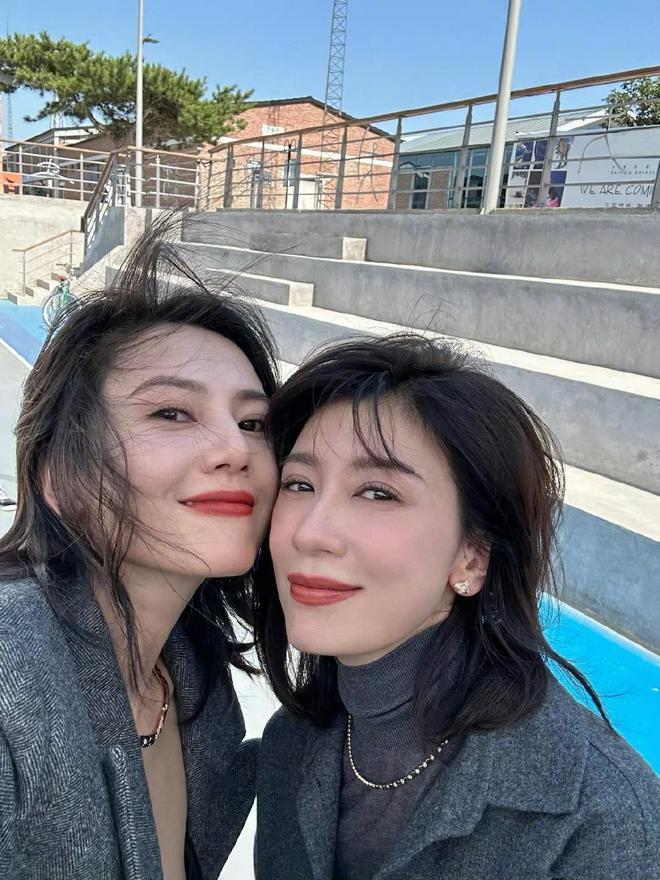 贾静雯回应梧桐妹戴鼻环：有交谈，叮嘱她别后悔
