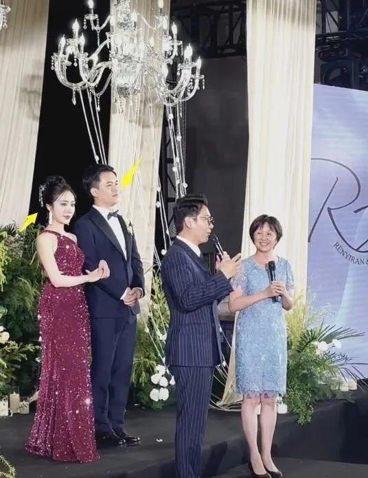 非诚勿扰黄菡当婚礼证婚人，走路踉跄苍老，住千万别墅带外孙