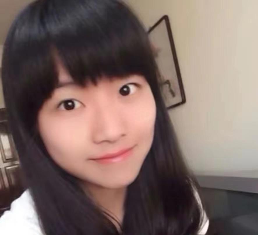 非诚勿扰黄菡当婚礼证婚人，走路踉跄苍老，住千万别墅带外孙