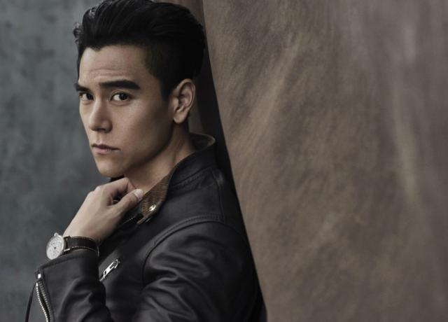 彭于晏现身日本被偶遇，素面朝天没架子，很有少年感