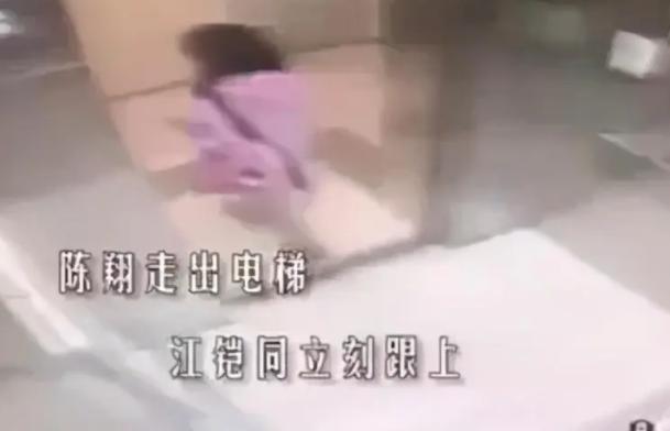 陈翔自曝做声带手术，晒病床虚弱照，手上插管子