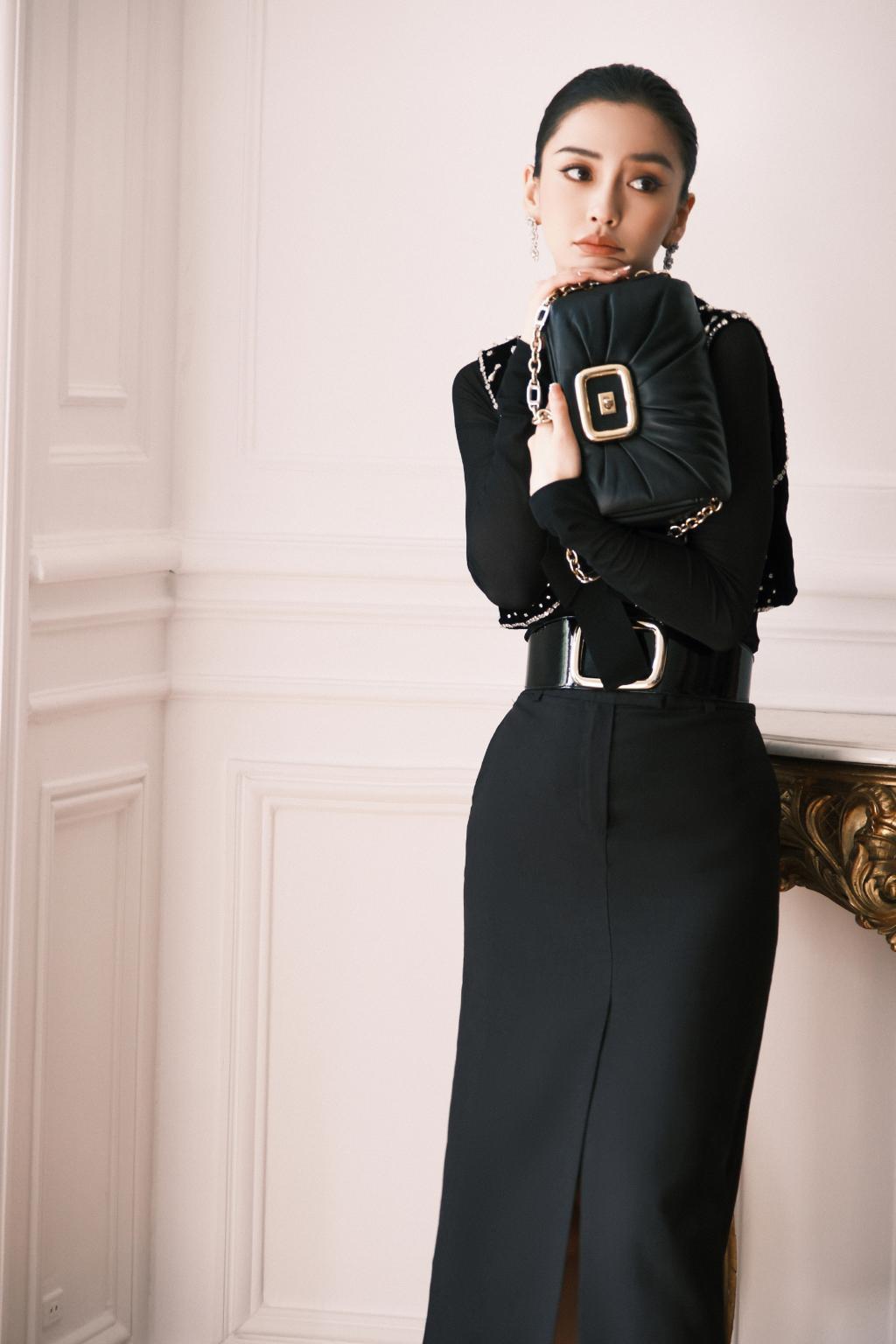 Angelababy黑裙造型亮相 宛如复古名伶