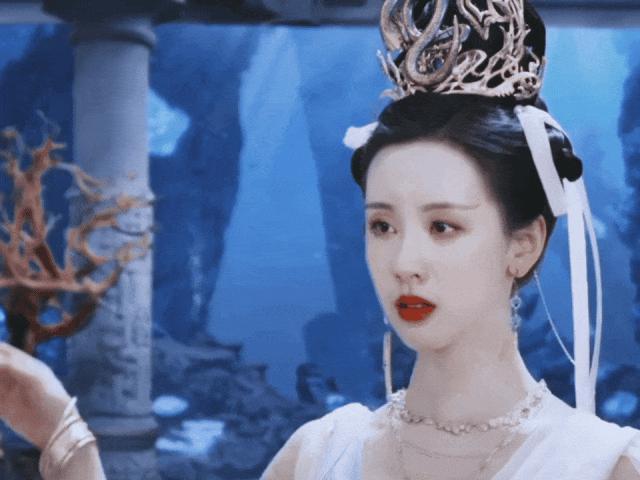 她这算是真的爆了？