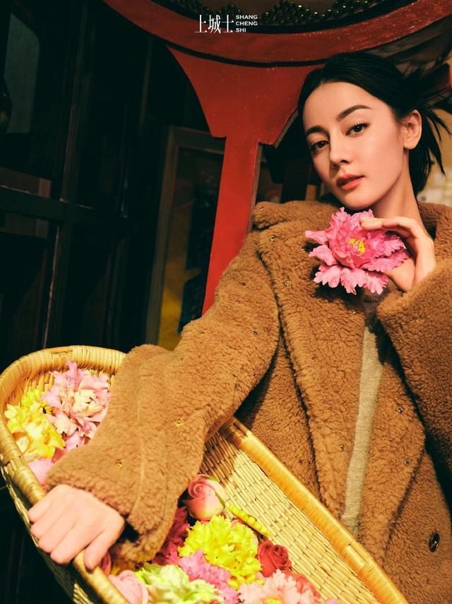 迪丽热巴漫游西安宿命感大片释出 时尚与古韵碰撞氛围拉满