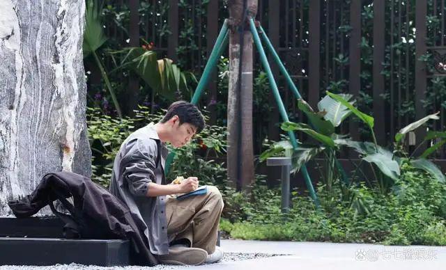《骄阳伴我》：相差十岁不是问题，肖战选了个好剧本