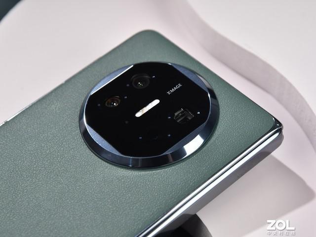 华为Mate X5抢先上手体验：折叠屏机皇强势回归