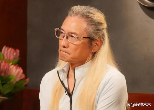56岁男星把女儿骨灰做成项链，攻读博士想“复活”女儿