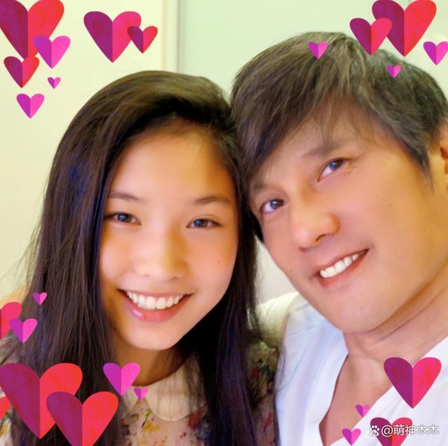 56岁男星把女儿骨灰做成项链，攻读博士想“复活”女儿