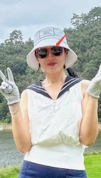 玄彬出差回国即陪孙艺珍吃烤肉,夫妻俩甜蜜依偎