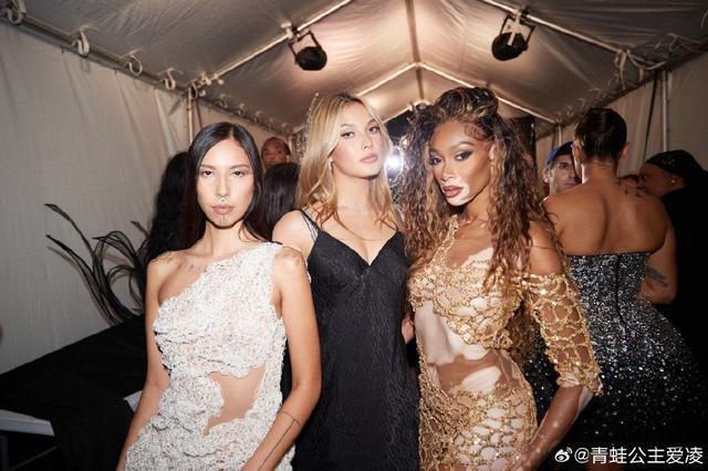 谷爱凌分享维密秀活动照 与超模同框合照气质完全不输