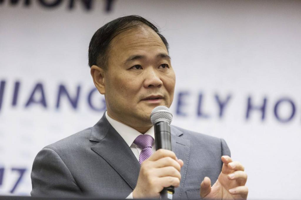 「遥遥领先」的领克 08，开局就自「刀」