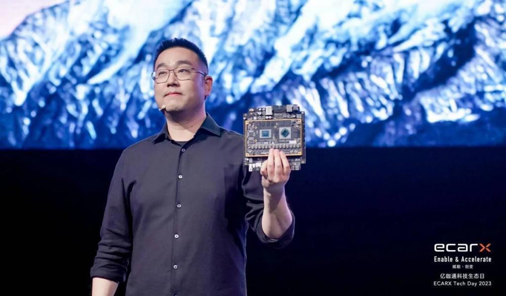 「遥遥领先」的领克 08，开局就自「刀」