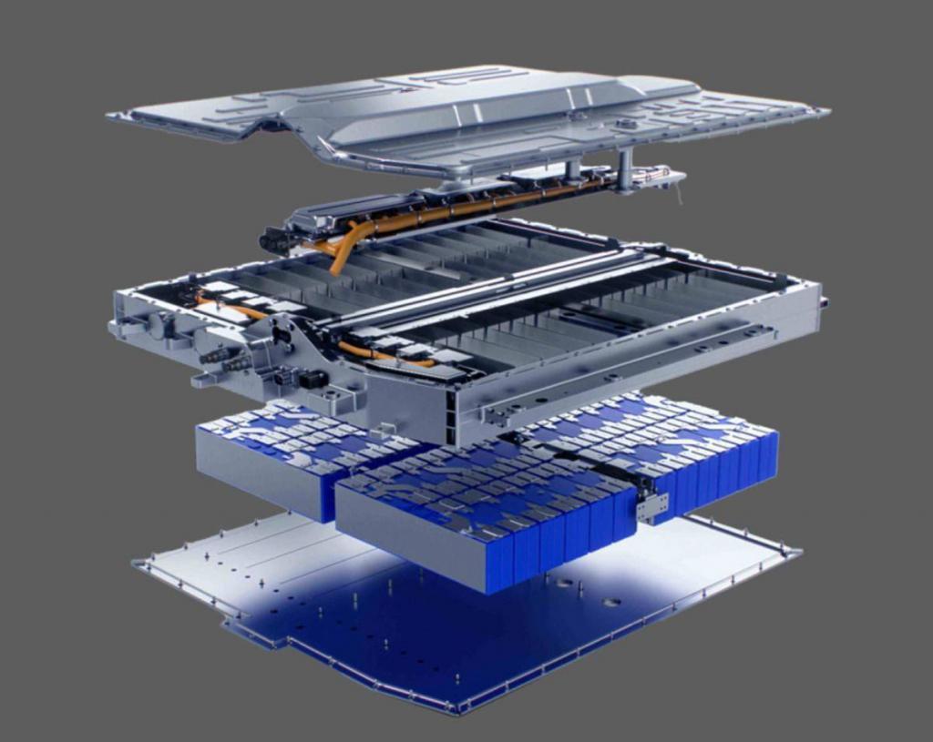 「遥遥领先」的领克 08，开局就自「刀」