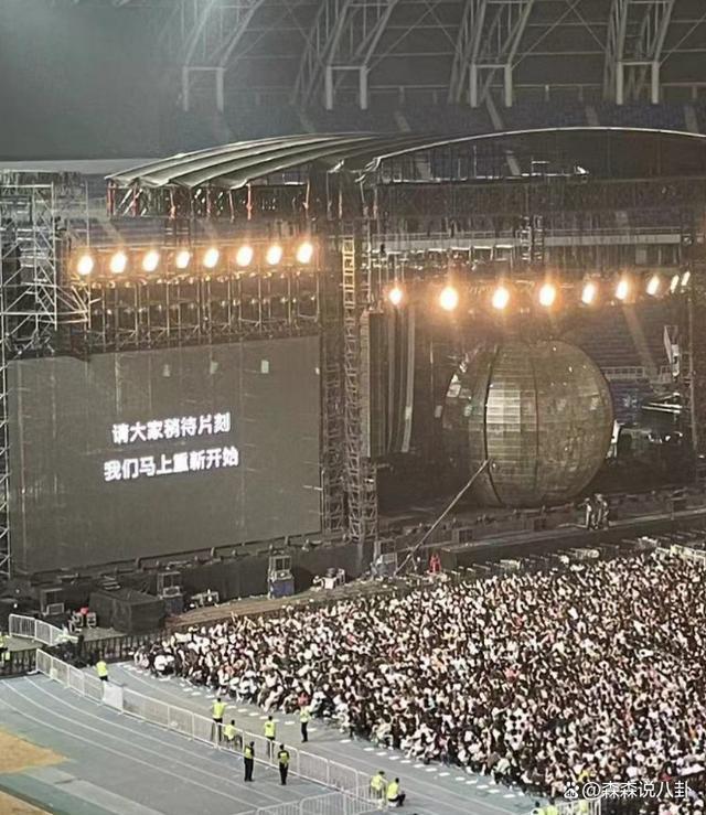 周杰伦演唱会突发意外，疑被困20分钟受伤，经纪公司回应