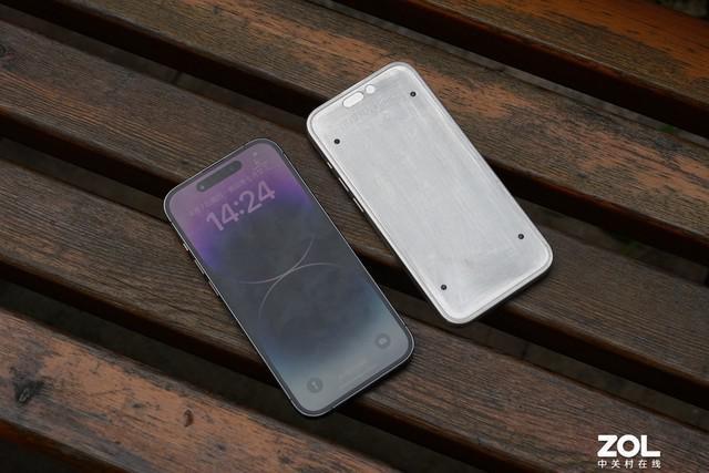 外观几乎没变！全系换C口但涨价1000元 iPhone 15 Pro机模上手