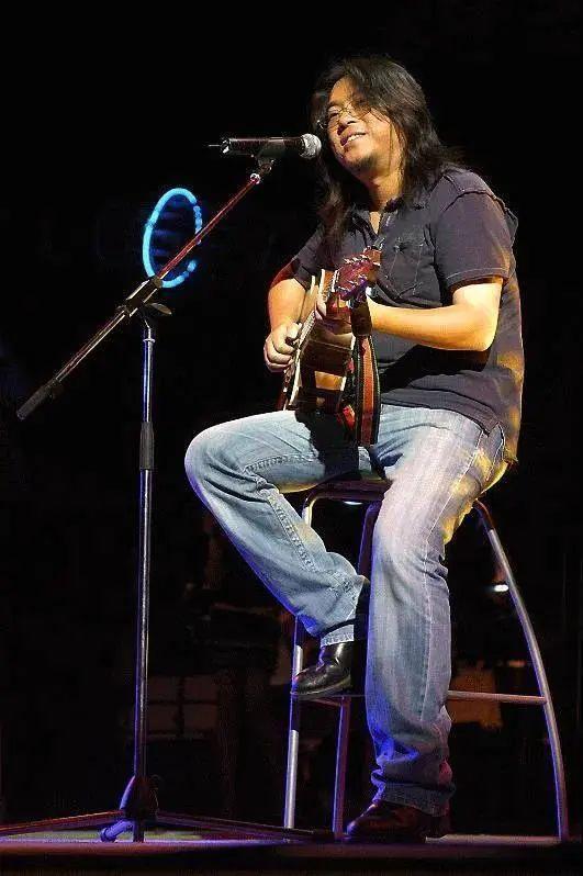 高晓松晒自拍判若两人 面容瘦到脱相网友直呼认不出