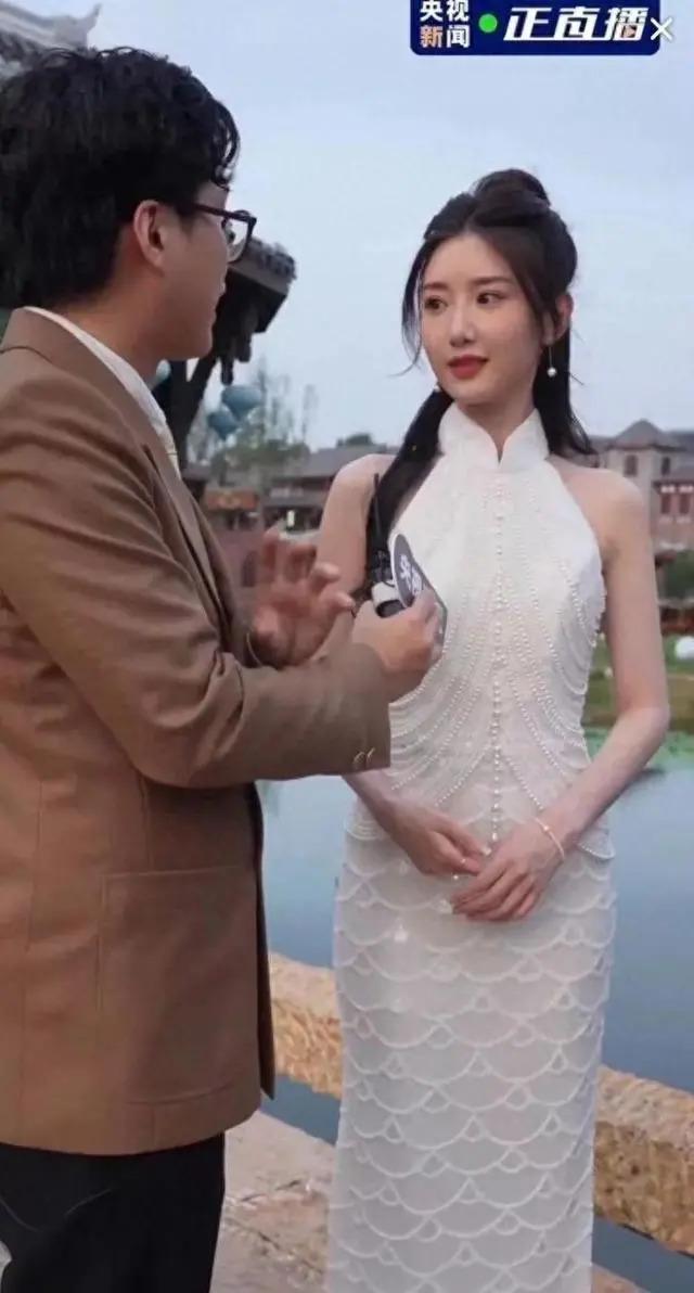 中秋晚会名单曝光，杨幂穿中式风格绝美，毛晓彤李沁同样抢镜