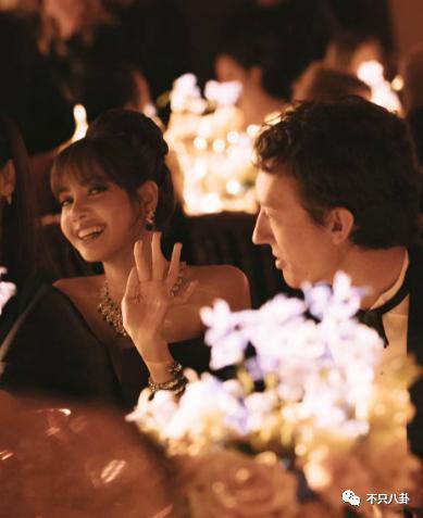 顶流女爱豆逐梦夜总会，这种大尺度还能叫艺术吗？