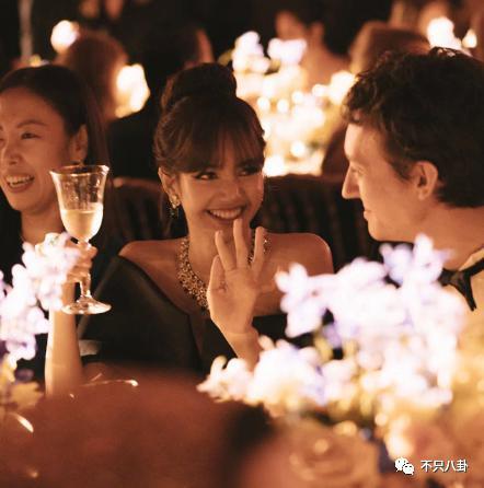 顶流女爱豆逐梦夜总会，这种大尺度还能叫艺术吗？