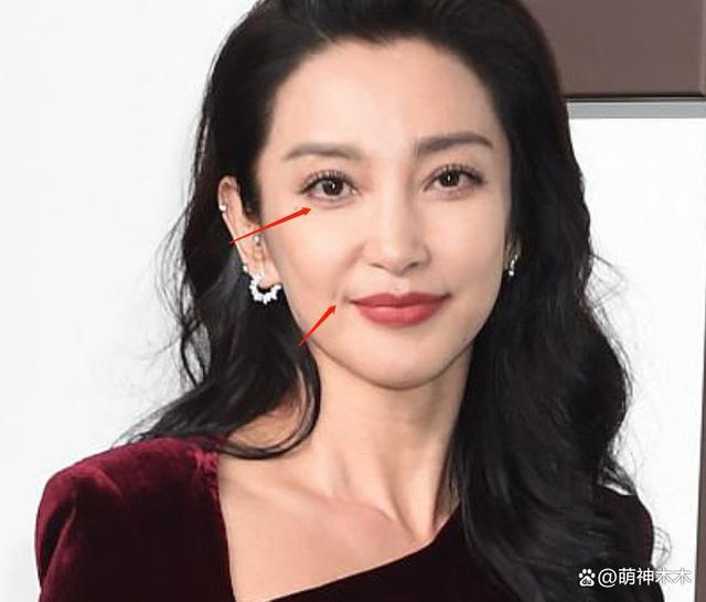 众星时装周生图来了！李冰冰韵味十足，戚薇脸垮郑秀晶初露老态