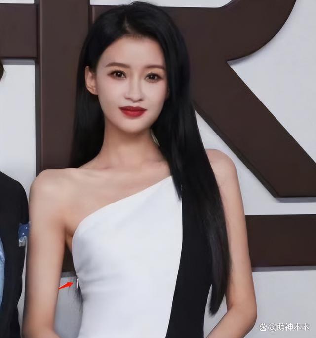 众星时装周生图来了！李冰冰韵味十足，戚薇脸垮郑秀晶初露老态