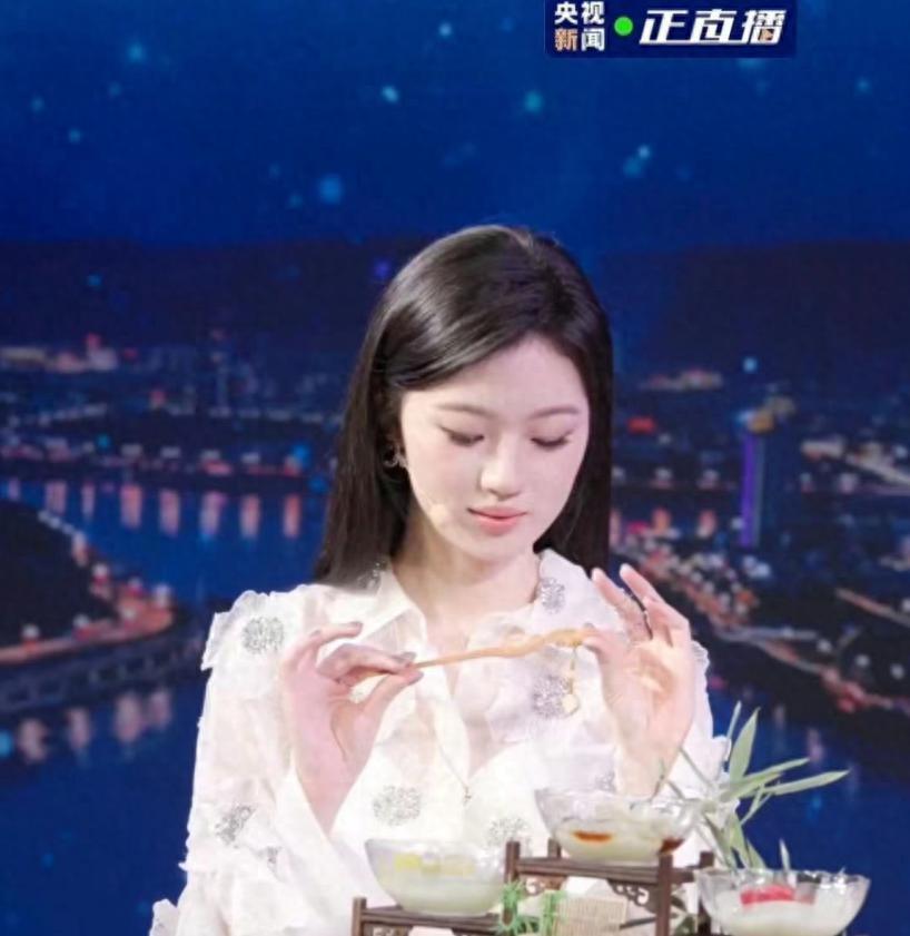 央视中秋晚会邀请明星曝光，网友：为啥不请刀朗？
